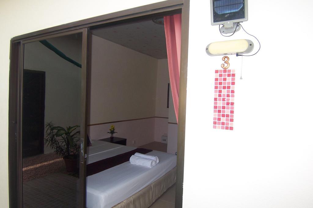 Phuket Airport Overnight Hotel Nai Yang Beach Pokoj fotografie