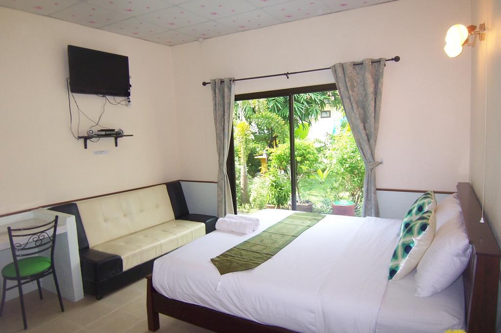 Phuket Airport Overnight Hotel Nai Yang Beach Pokoj fotografie